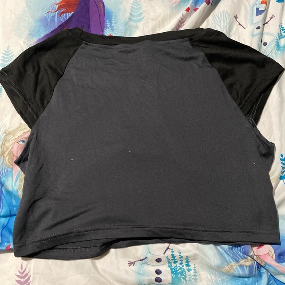 Crop top with a star in the middle - Picture 3 of 4